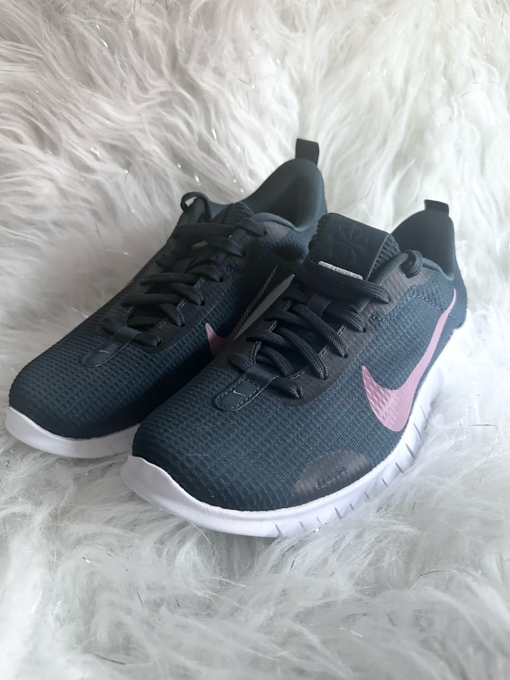 (((NEW))) Nike Women’s Dark Gray Running Sneakers with Pink Swoosh